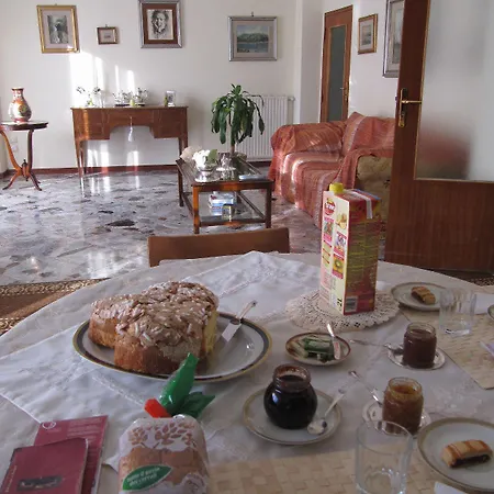 לינה וארוחת בוקר Casa Rachele