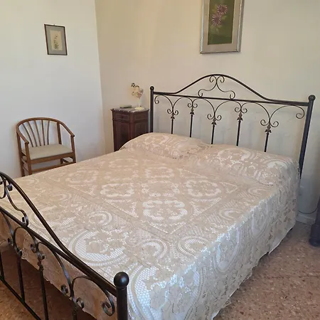 לינה וארוחת בוקר Casa Rachele 2*